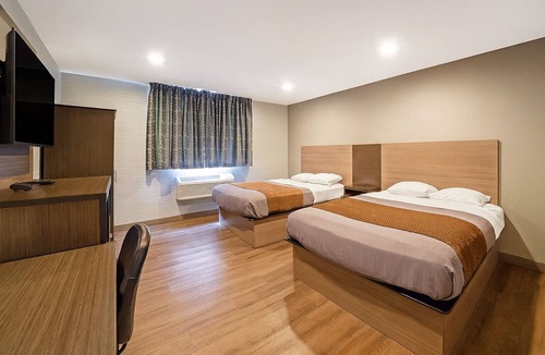 Foxboro Hotel | 3 Comfortable Units Near Nature Trail & Cranberry Bog, FREE Breakfast & Parking!