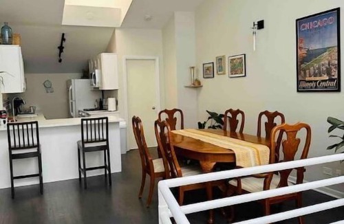 Park West House | 3 floor, 2000 sq ft home - central & clean! 5 star rated home