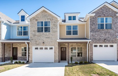 Lakewood Apartment | 3 Kings Garage Front Yard Washer Dryer