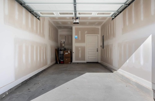 Lakewood Apartment | 3 Kings Garage Front Yard Washer Dryer
