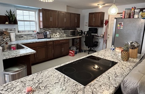 Charleston House | 3 miles away from Lake Charleston, and 4 minutes away from the E.I.U,