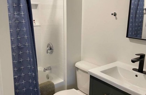 Utica House | 3 min to Starved Rock and 1 block from downtown.