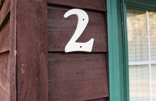 Makanda Cabin | 3 Minutes to Giant City - 6 Minutes to SIU - 4 Minutes to Shawnee Winetrail!