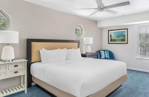 Sea Scape Hotel | 3 Nature-Inspired 2BR Loft Suites w/Laundry near Kitty Hawk Pier & Forest
