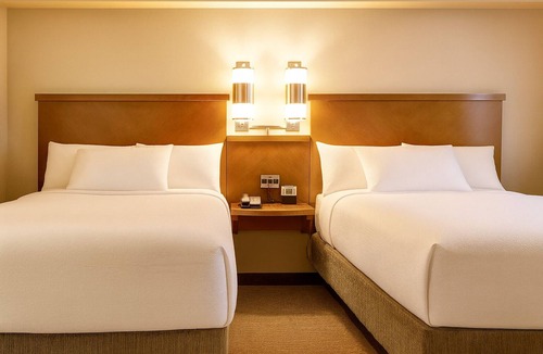 St. Johns Hotel | 3 Spacious Units w/FREE Parking, Pool, Short Drive to Paramount Theatre!