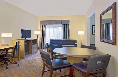 Arlington Heights Hotel | 3-Star Hotel ∙ Wingate by Wyndham - Arlington Heights