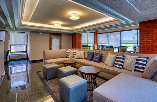 Fairview Heights Hotel | 3-Star Hotel ∙ Drury Inn & Suites St. Louis - Fairview Heights