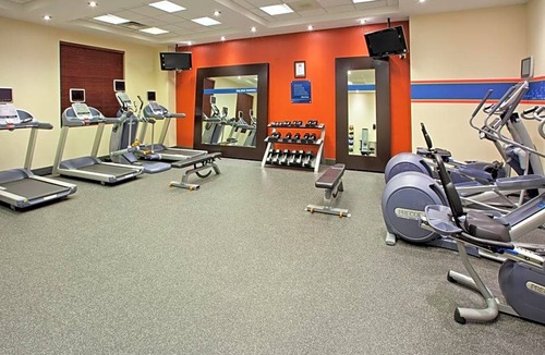 Skokie Hotel | 3-Star Hotel ∙ Hampton Inn & Suites Chicago North Shore