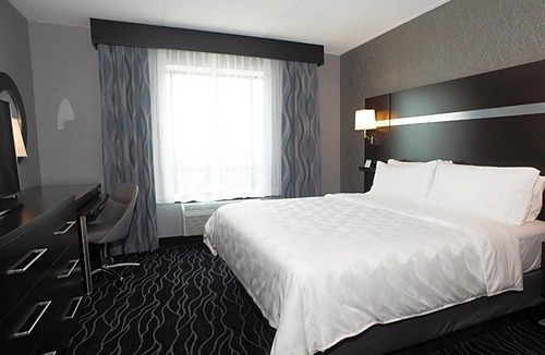Joliet Hotel | 3-Star Hotel ∙ Holiday Inn Hotel & Suites - Joliet Southwest, an IHG Hotel