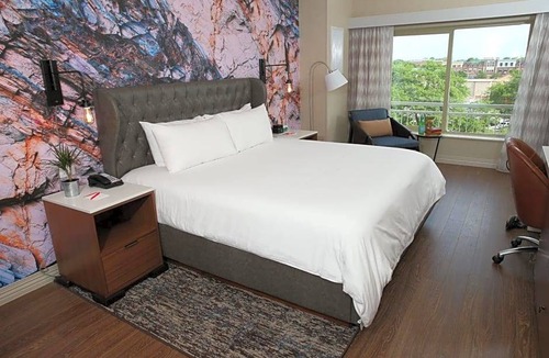 Naperville Hotel | 3-Star Hotel ∙ Hotel Indigo Naperville Riverwalk, an IHG Hotel