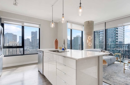 Rush and Division Apartment | 3 Stylish 2BRs Steps from Magnificent Mile