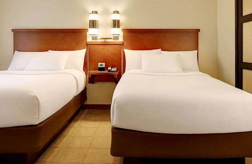 St. Johns Hotel | 3 Units Near Double Decker Austin! Pets Allowed, FREE Parking, Swimming Pool!