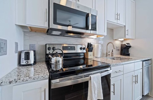 Waller Creek District Hotel | 3 Units | Perfect Studio for Capitol Tours & SoCo Strolls in Central Austin
