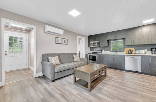 Centre Hastings Cottage | 3 Waterfront Cottages with Large Dock - Sleeps 16