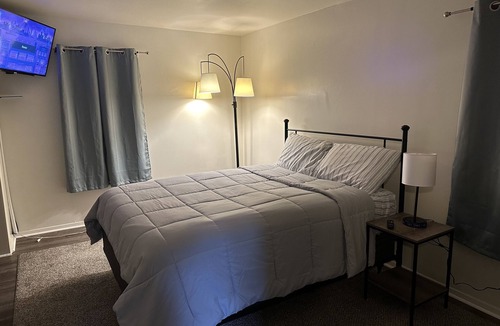 Frankfort House | 30 minutes from downtown Chicago!