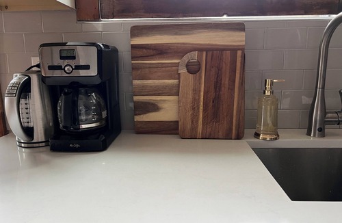 Little Village Apartment | 31+Day Stay. 20 min Drive to Midway, South Loop, Beach, & Museums.