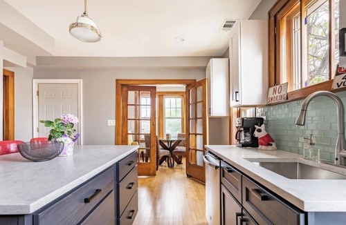 Little Village Apartment | 31+Day Stay. 20 min Drive to Midway, South Loop, Beach, & Museums.