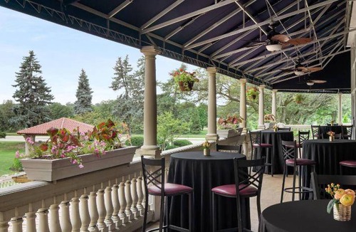 Oak Brook Hotel | 33 m² Hotel ∙ 127 guests