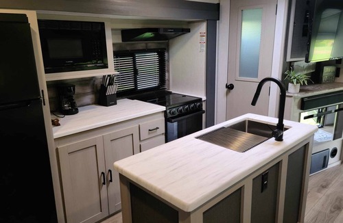 Huntingdon House | 37ft Camper