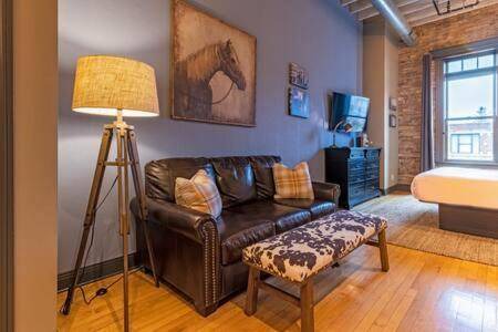 West Dundee Apartment | 39 m² Apartment ∙ 1 bedroom ∙ 2 guests