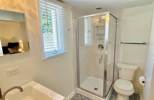 Lake Forest House | 3BD Townhome Downtown Lake Forest