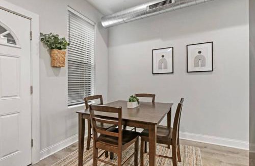 Avondale Apartment | 3BR Apt in Logan Square Walkable to Highlights - Central Park S6