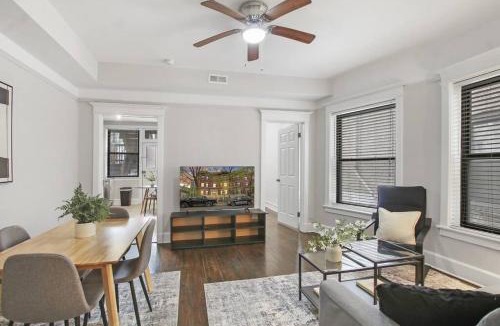 Hyde Park Apartment | 3BR Vibrant Apartment in Hyde Park - Bstone 5310-1