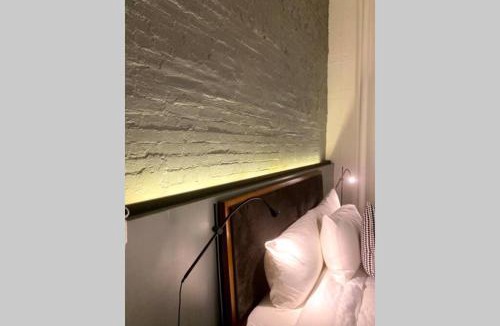 North Oakland Apartment | 3E-Spacious 2 bedroom in Oakland, sleeps 8
