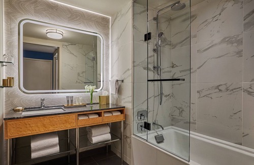 Gold Coast House | 3x Comfortable Deluxe Queen Queen Rooms at Viceroy Chicago, Pet-Friendly!