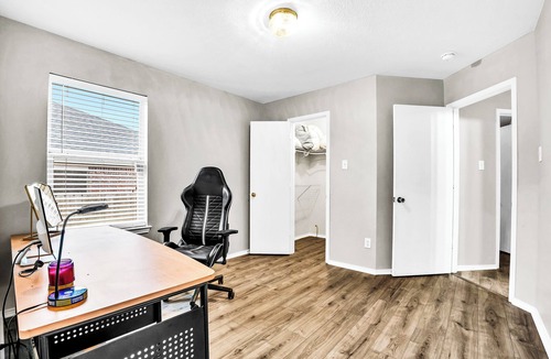 Lancaster House | 4 Bedroom 2 Bath, Workspace, King Bed, Pets OK