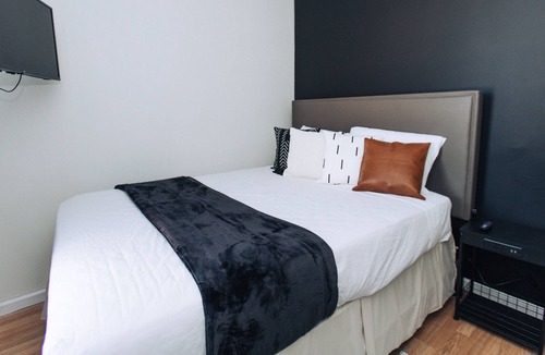 Pulaski Park Apartment | 4 Bedroom Apartment - 10 Minutes from Downtown