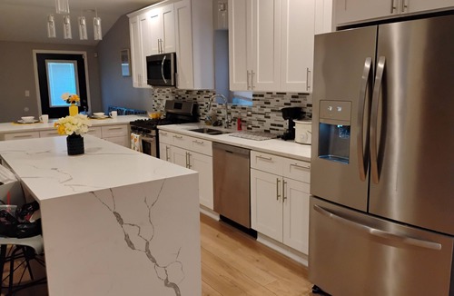 West Pullman Apartment | 4-bedroom house in brilliant Chicago with AC, WiFi. Enjoy your stay.