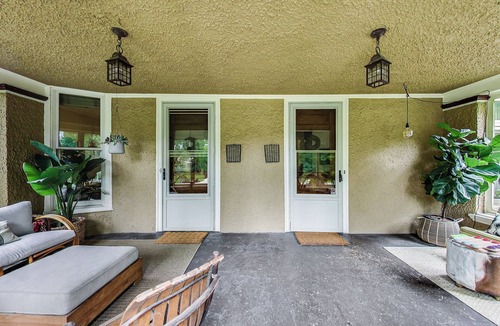 Oak Park House | 4-bedroom townhome in Frank Lloyd Wright District-FREE PARKING, Patio, Yard