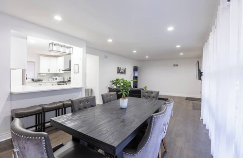 Skokie House | 4 bedrooms, 6 beds, 2 full baths, and open basement loft