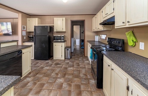 Ozark House | 4 Bedrooms, Fishing Pond, Pet Friendly, Fenced in yard