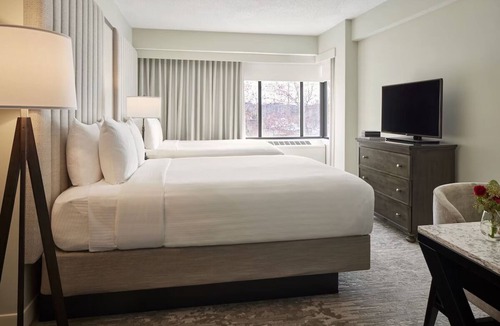 Capitol Hill Hotel | 4 Group Friendly Units w/Kitchenettes | Steps to Historical Landmarks!