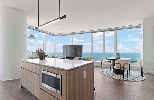The Loop Apartment | 4 Luxury 2BRs, Stay Together in Style, For Groups
