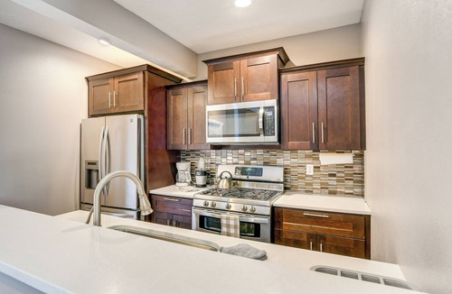 Des Moines Apartment | 4 Mi to Easter Lake Park! Inviting Rental w/Patio