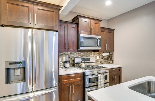 Des Moines Apartment | 4 Mi to Easter Lake Park! Inviting Rental w/Patio