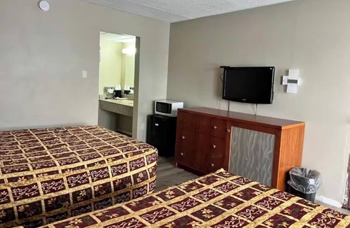 Devils Lake Hotel | 4 Restful Stays Perfect for Business & Group Trips, Near Local Dining