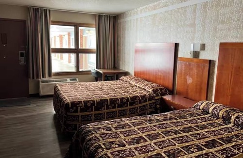 Devils Lake Hotel | 4 Restful Stays Perfect for Business & Group Trips, Near Local Dining