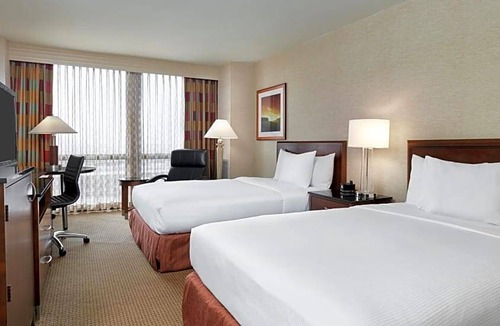 O'Hare Hotel | 4-Star Hotel ∙ Hilton Chicago O'Hare Airport