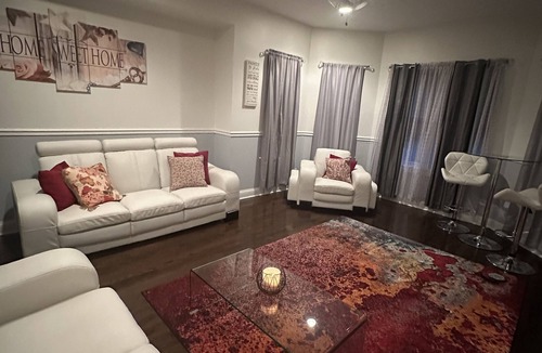 South Shore Apartment | 420 at Cheltenham 4BR