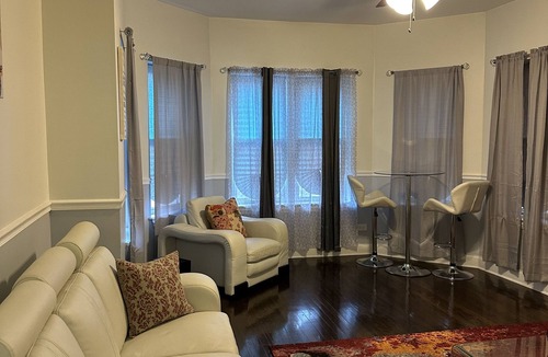 South Shore Apartment | 420 at Cheltenham 4BR