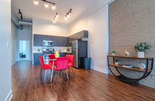 Near South Side Apartment | 420 friendly 3BR/2BA heaven with optional parking and sleeps 8