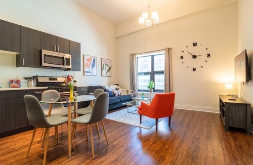 Near South Side Apartment | 420 friendly 3BR/2BA heaven with optional parking