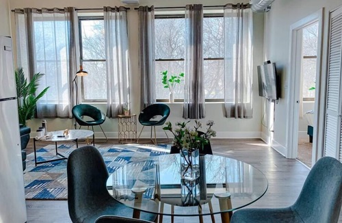 Near South Side Apartment | 420 friendly with optional parking near McCormick and sleeps 6