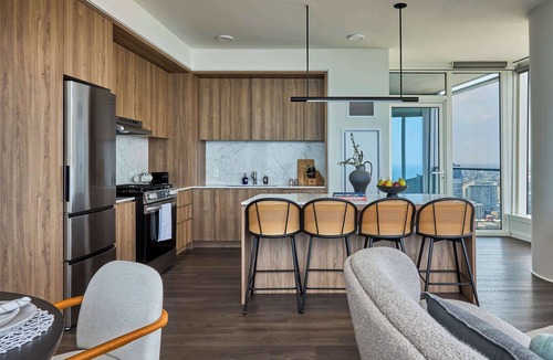 The Loop Apartment | 43rd-Floor Luxury Escape + Lake Views
