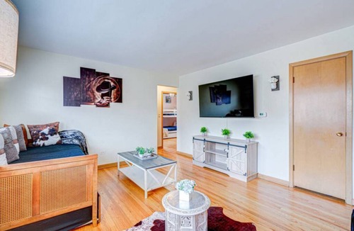 Elmwood Park Condo | 46 m² Condo ∙ 2 bedrooms ∙ 13 guests