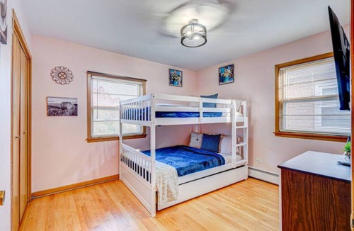 Elmwood Park Condo | 46 m² Condo ∙ 2 bedrooms ∙ 13 guests